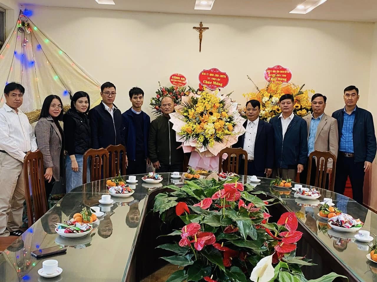 LÃNH ĐẠO ĐỊA PHƯƠNG THĂM, TẶNG QUÀ GIÁO XỨ BÁCH LỘC, ĐIỂM NHÓM TIN LÀNH DỊP LỄ NOEL NĂM 2024 ------------